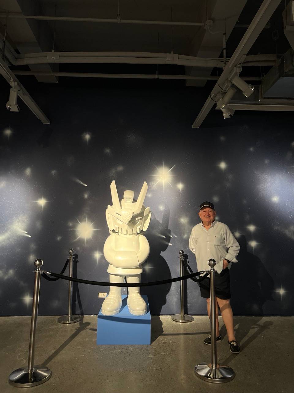 THE author with a QUICCS statue.