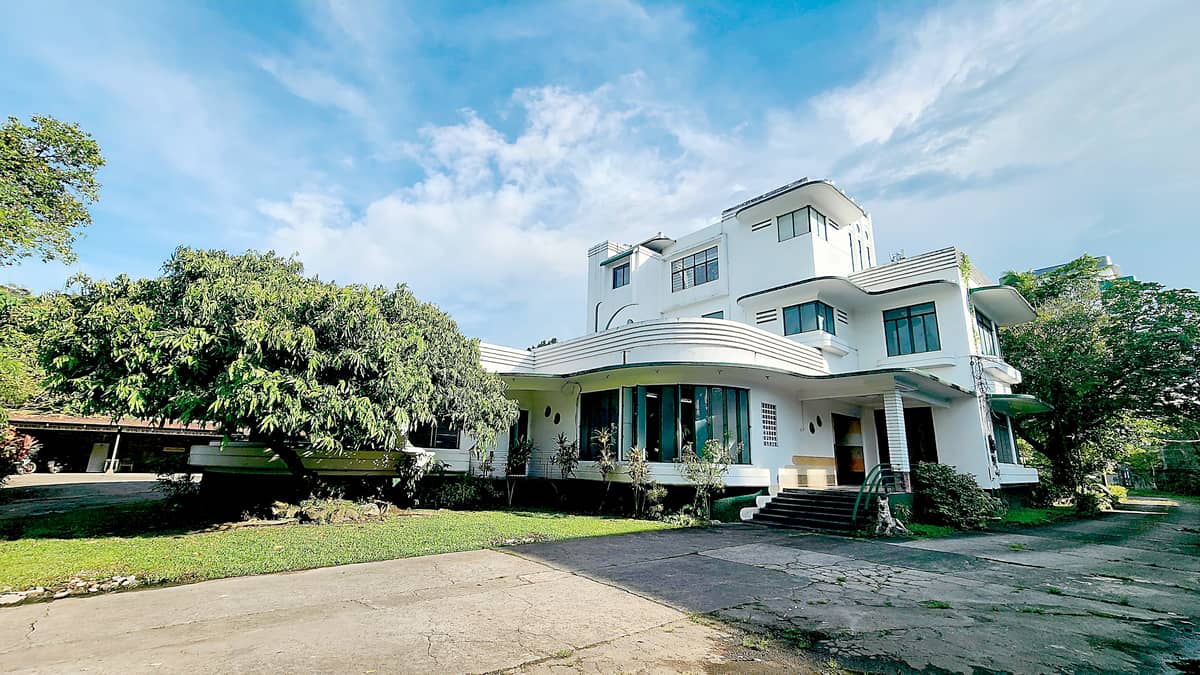 GENEROSO M. VILLANUEVA HOUSE, Bacolod City, Negros Occidental. Popularly known as Daku Balay and Boat House, the three-storey residence, finished in 1936, was designed by owner Generoso M. Villanueva with engineer Salvador Cinco, featuring poured concrete with steel reinforcement, curved balconies, parapets, steel-cased porthole windows, terrazzo flooring, and stylized reliefs depicting local fauna, countryside scenes, and local folklore. Considered to be first Art Deco stucture in the city, and in the style of Streamline Moderne, a late phase of the Art Deco, it was declared an Important Cultural Property in 2017.
