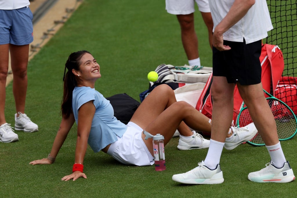 Raducanu pulls out of Wimbledon with stress fracture