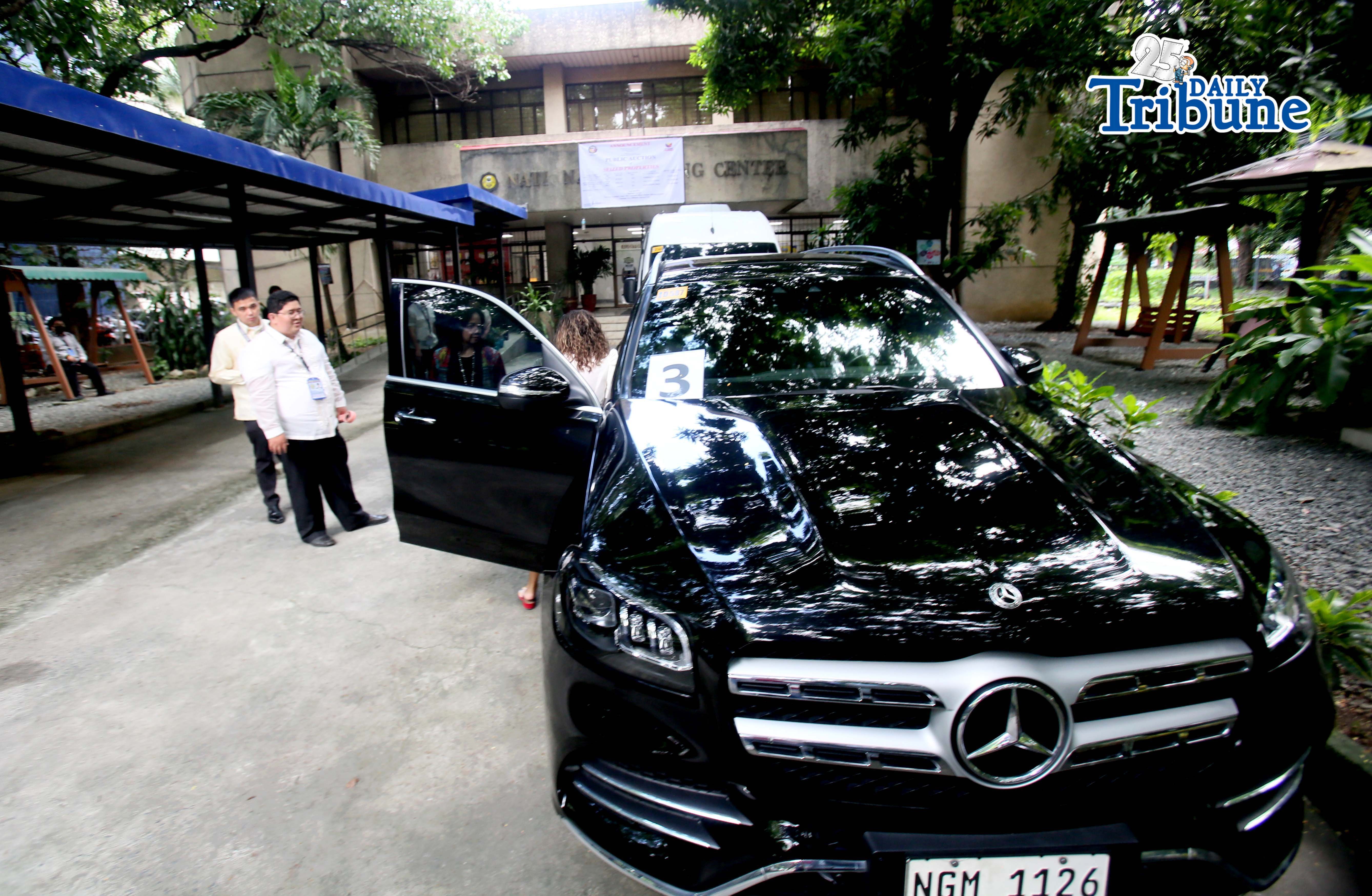 Luxury car auction 