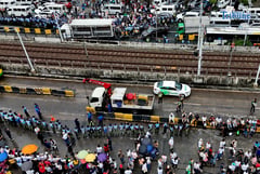 PNP guarded people power monument