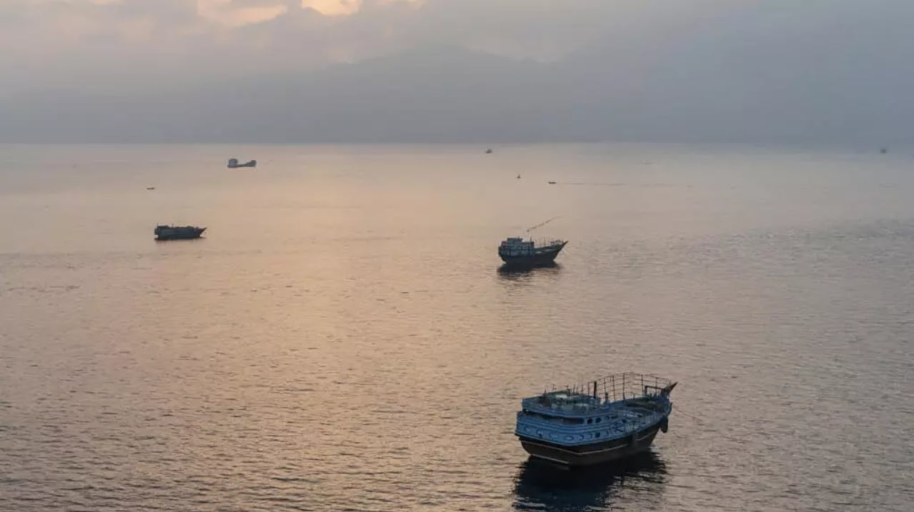 U.S., Iran trade new strikes in fight over Hormuz Strait