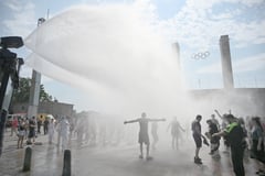 Europe swelters as heatwave moves east