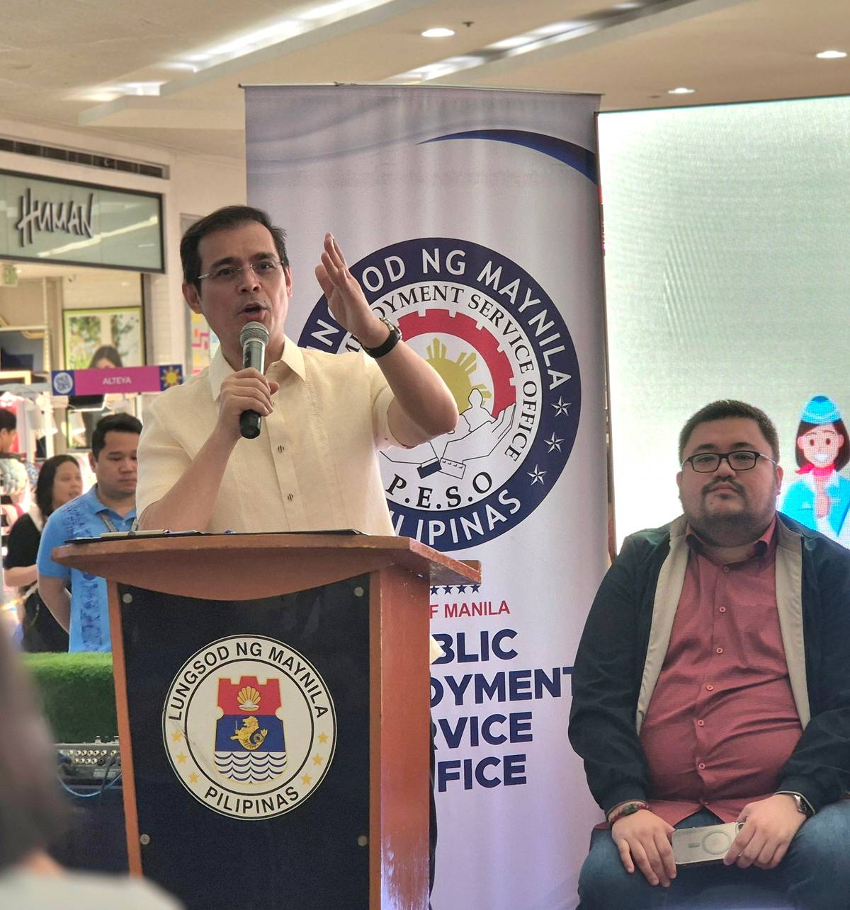 “PAGMALASAKITAN ninyo ‘yung obligasyon ninyo sa kumpanya, nang sa gayon ay sila ay lumago at patuloy silang maghahanap ng trabahante. [And] that is my goal. That is our vision. That is our program. To provide as many jobs as we can — jobs for everyone,” said Manila city Mayor Isko Moreno.