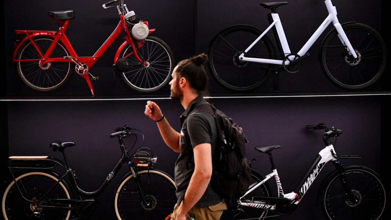 CYCLING INDUSTRY BETS ON SMART BIKES