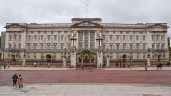 ‘EMPTY HOME’: BUCKINGHAM PALACE UNDER CLOUD AS KING SNUBS U.K. ICON