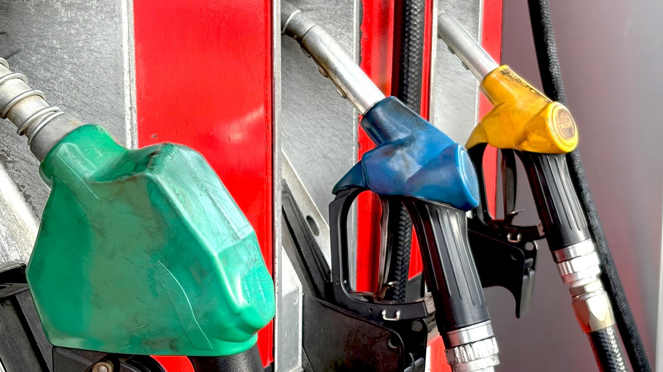 Sri Lanka reduces fuel prices
