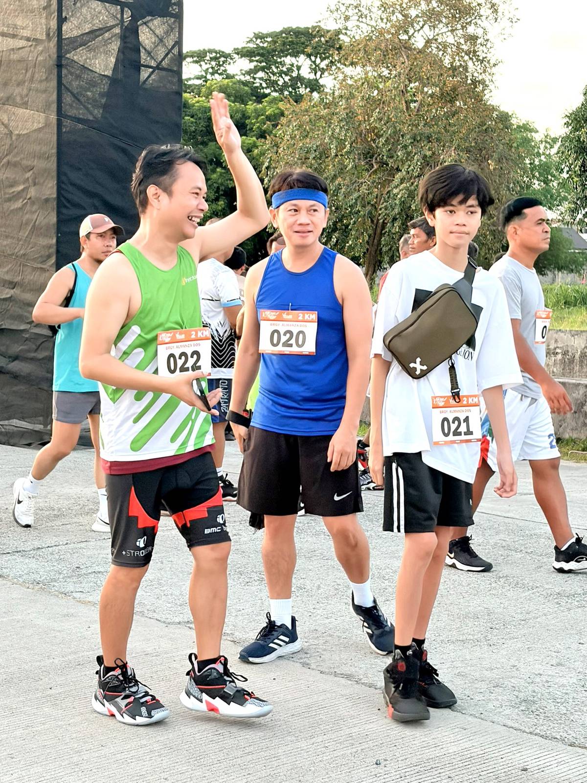 DIOMARCO Gio and Marc take turns posing at the starting line before the run begins.