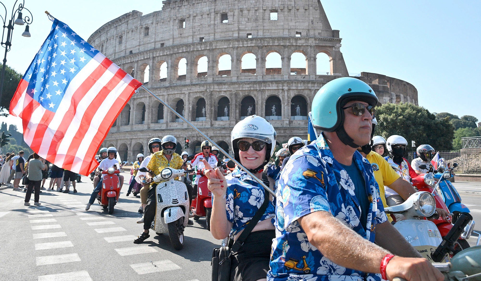 VESPA RIDERS PARADE THROUGH ROME TO CELEBRATE 80TH ANNIV OF SCOOTER BRAND