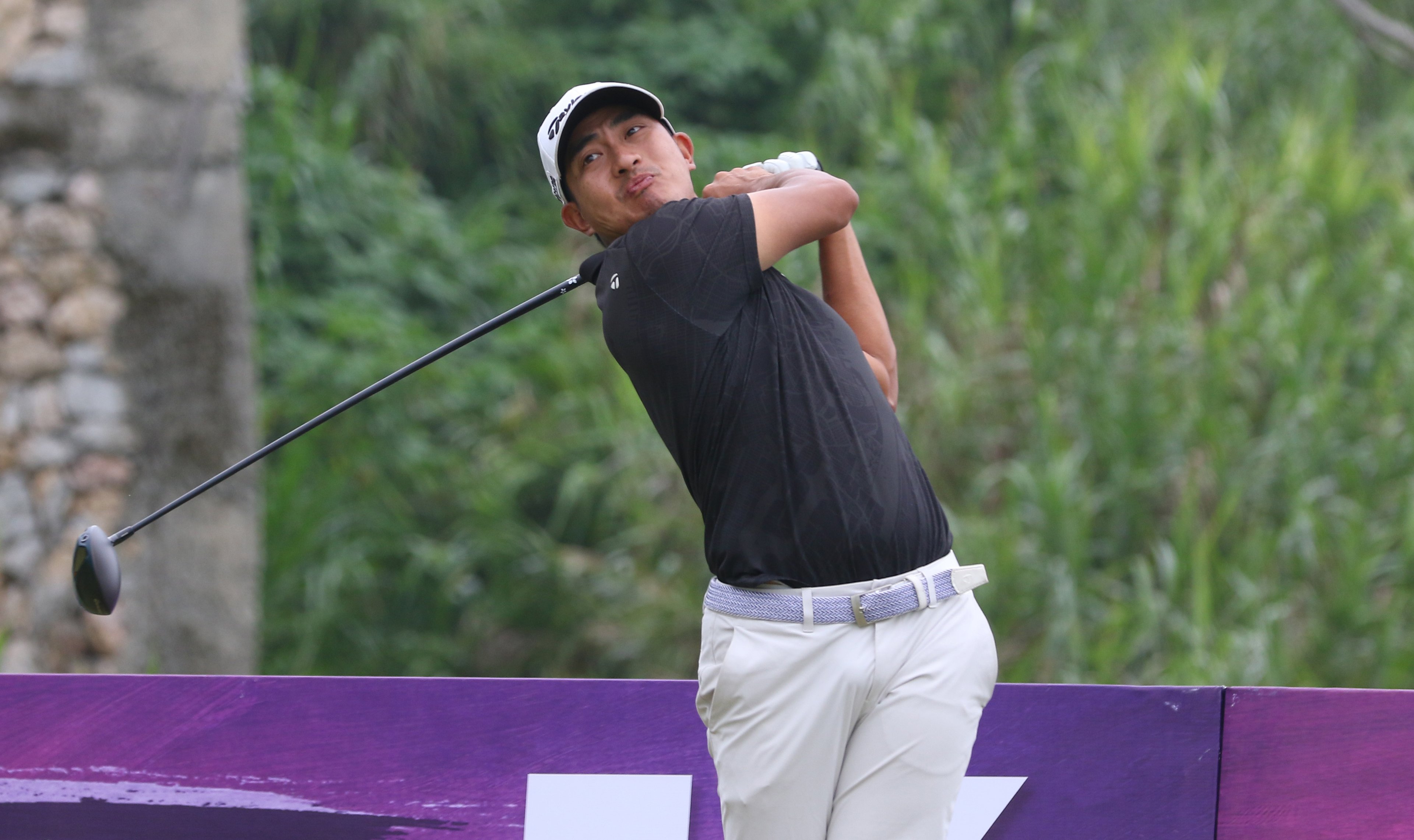 Go fires 8-under 64, takes Pinewoods lead
