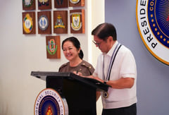 Liza honors elite presidential guards