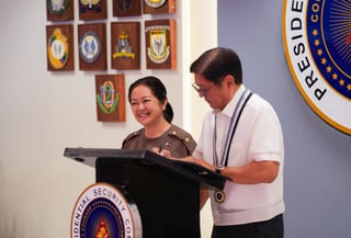 Liza honors elite presidential guards