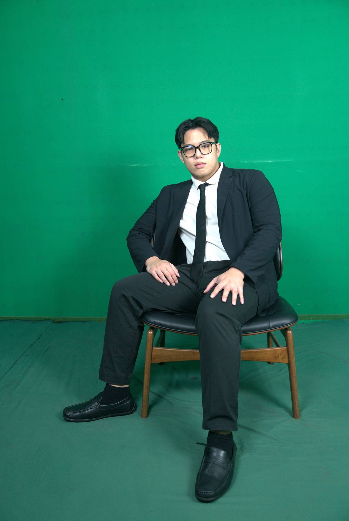 ASSOCIATE editor for Online Jason Mago lets his sharp black suit do the talking.