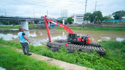 Marikina River dredged, excess water pumped out