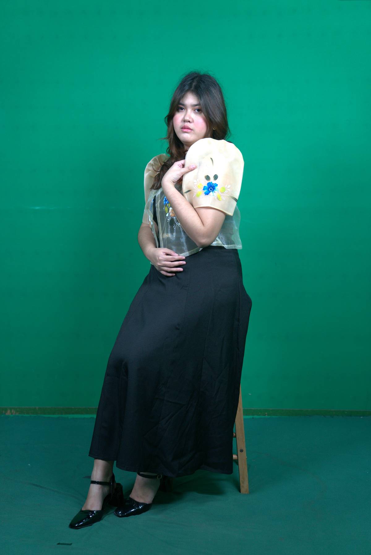 Eliana Lacap brings the modern Filipina vibe to life.