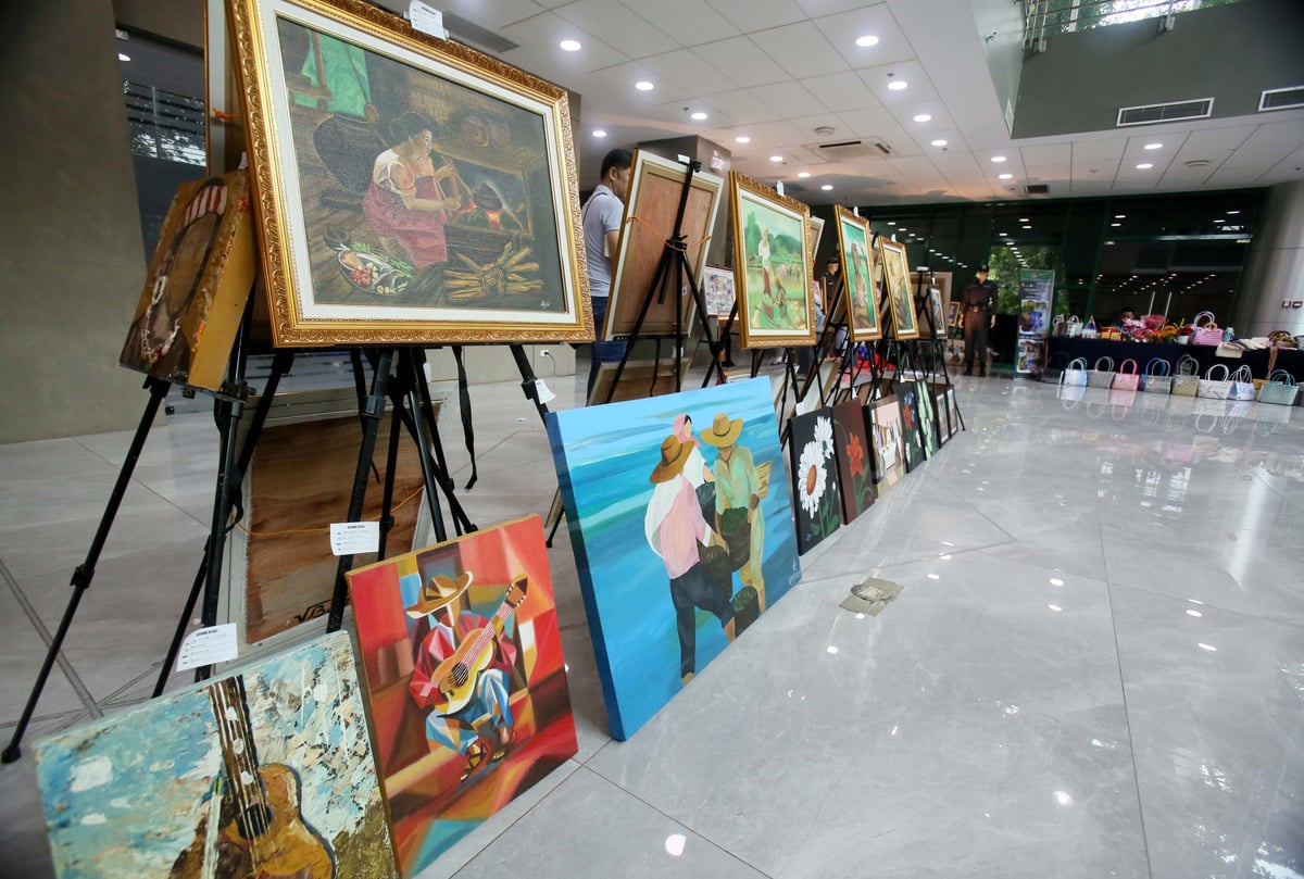 (July 01 2026) Paintings and handicraft made by Person Deprive of Liberty PDL displayed for sale at MICE center in Quezon City Hall on Wednesday July 1 2026, during the BJMP 35th anniversary celebration. The solds handicrafts are sent to the owner so they can help their families while inside the jail. Photo/Analy Labor
