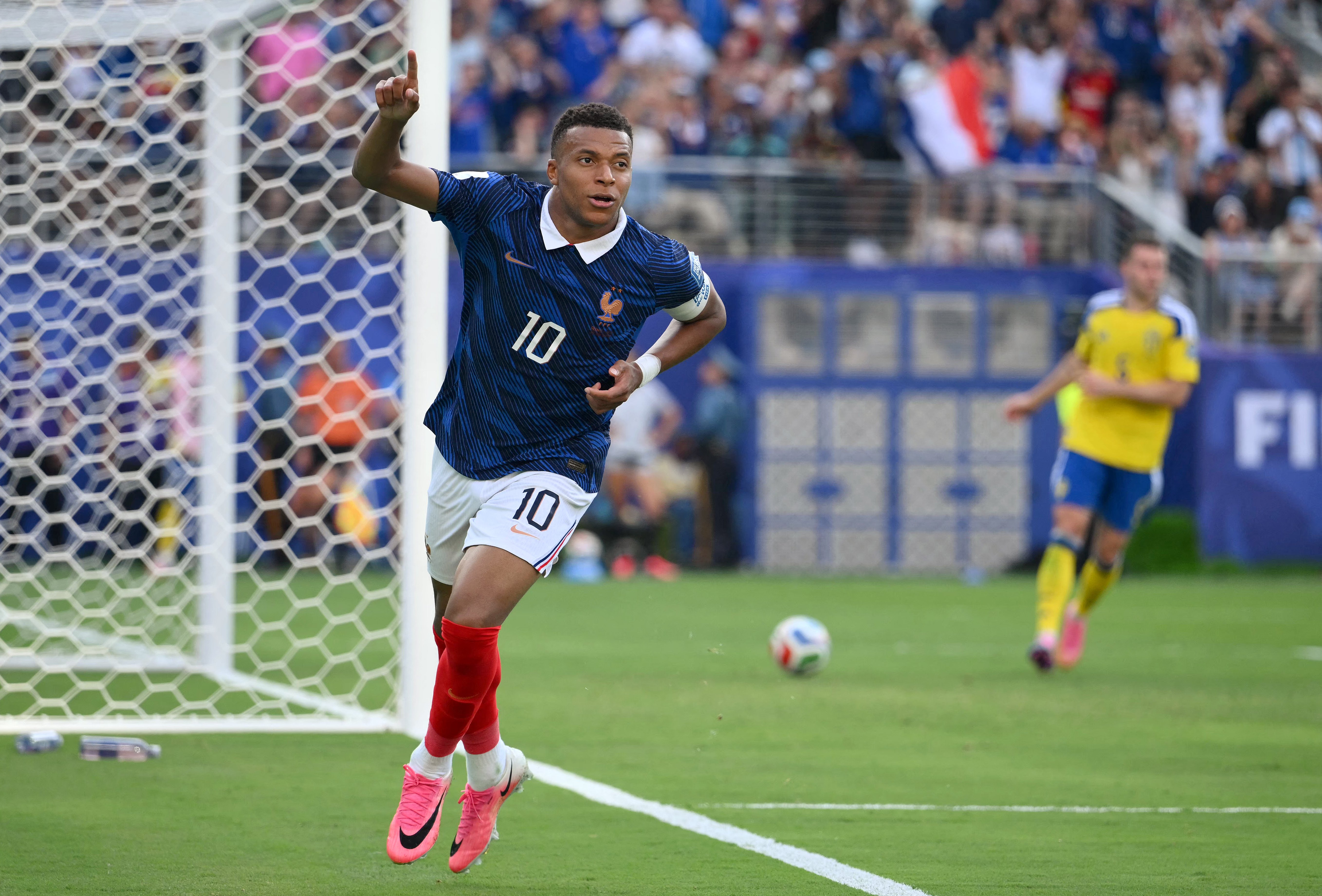 Hot Mbappe fires France Round of 16