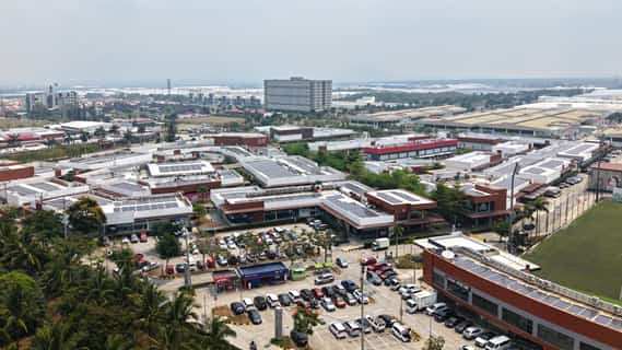 Biz Hub at LIMA Estate, located in Lipa-Malvar, Batangas, is the central business district that grew from the convergence of industry, services and community within an integrated township.