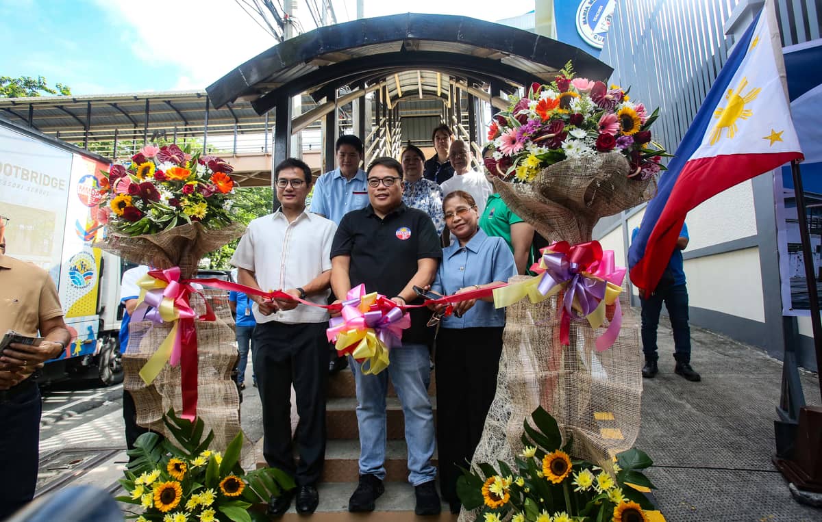 (July 01 2026) Metropolitan Manila Development Authority (MMDA) Chairman Atty. Don Artes and Quezon City Administrator Atty. Michael Victor Alimurung led the ribbon cutting during the inauguration ceremony of the pedestrian footbridge along Visayas Ave in front of Maria Montessori School in Quezon City on Wednesday, July 1, 2026. The project aims to promote a safer, more organized, and efficient movement of students, pedestrians, and vehicles along Visayas Avenue. Photo/Analy Labor