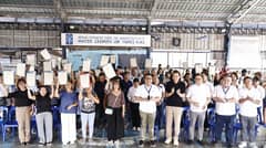 70 Antipolo families receive land titles under housing program