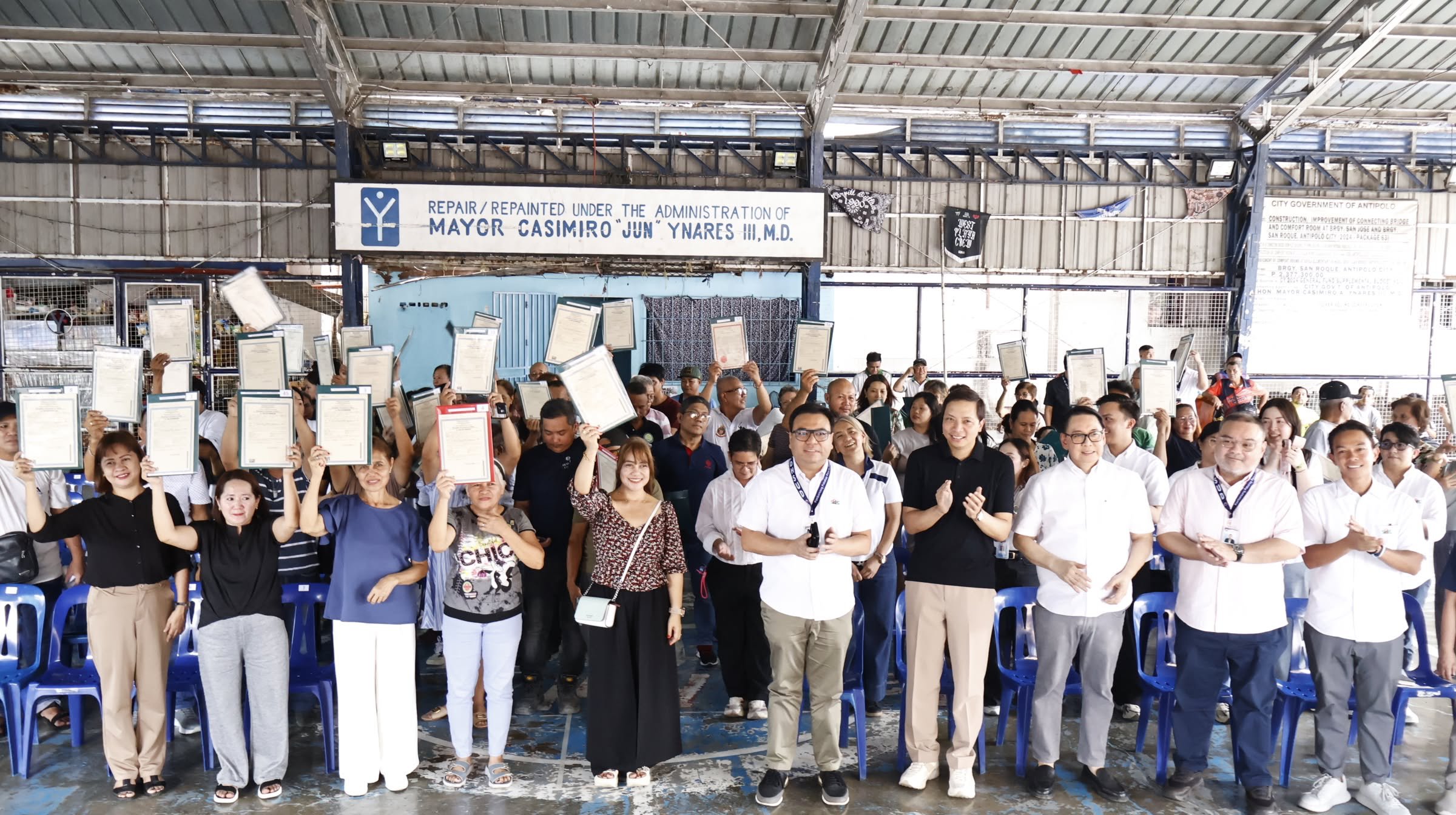 DHSUD, SHFC award land certificates to 
low-income Rizal residents