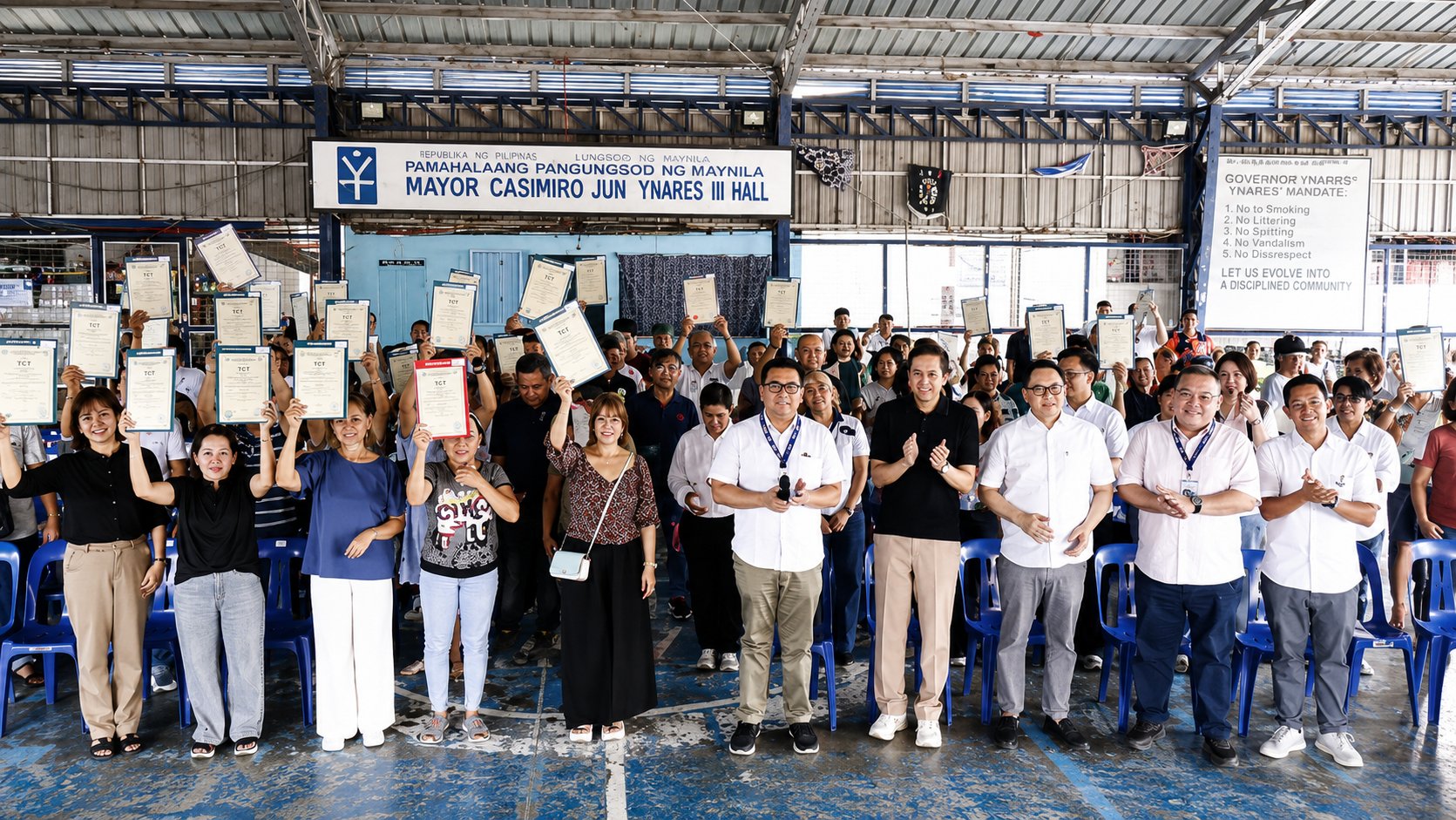 70 Antipolo families receive land titles under housing program