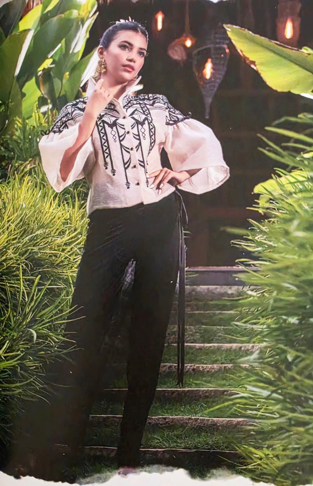BOLERO with stylized tapis.