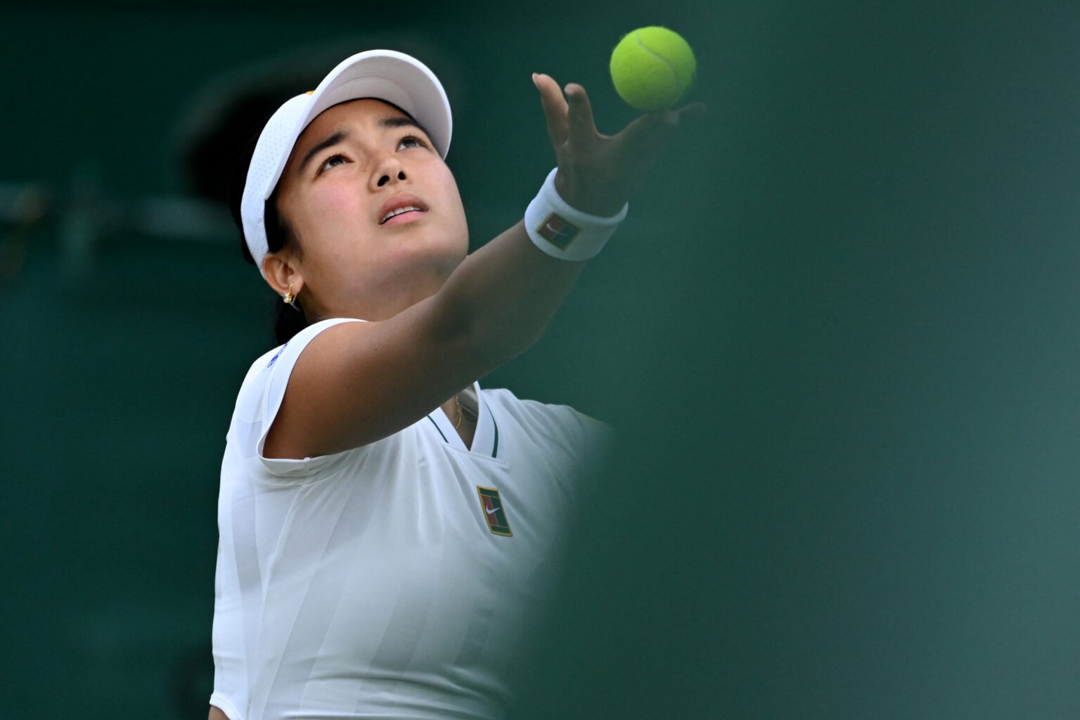 Eala advances to Wimbledon round 3