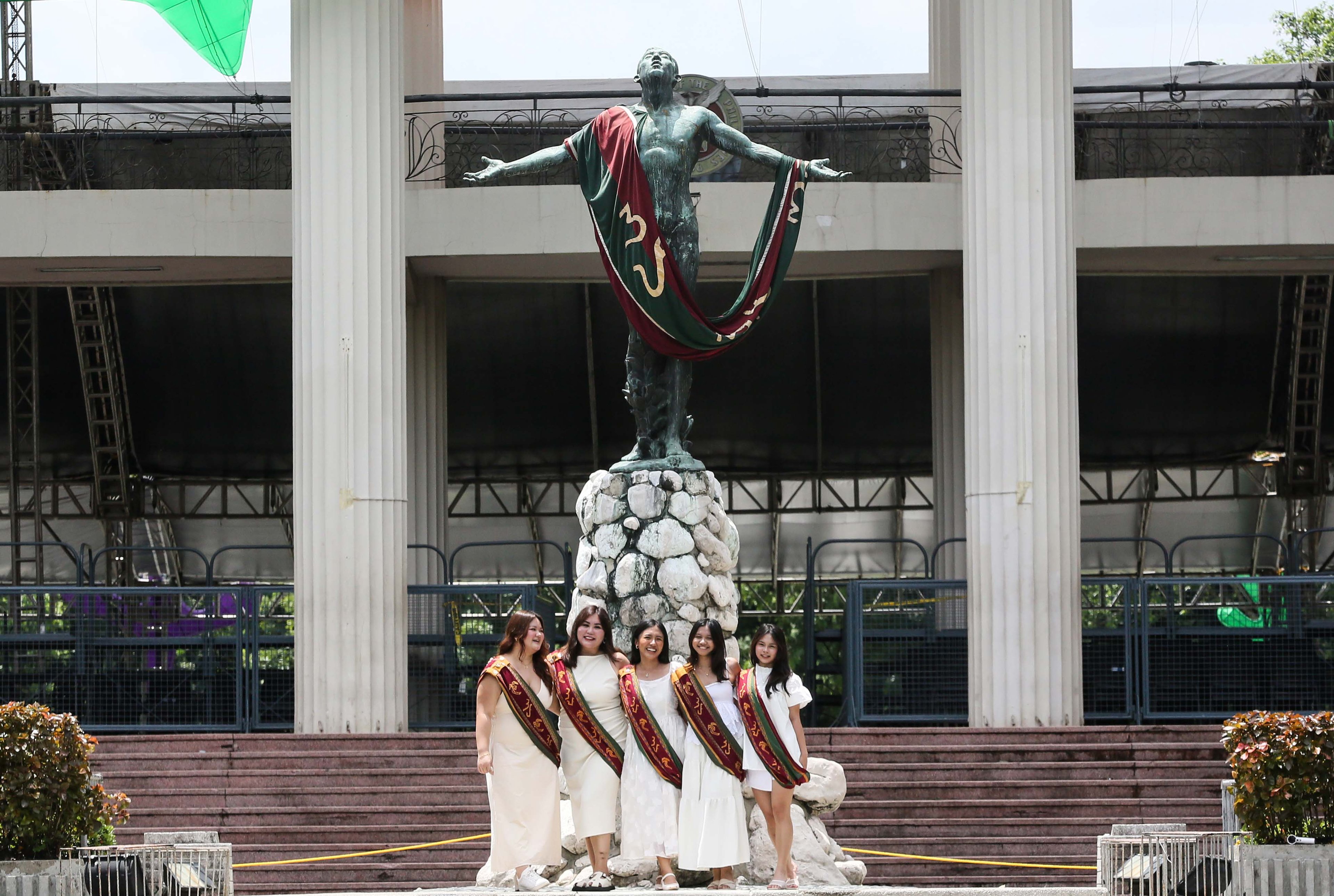 (July 03 2026) Graduates students pose at the iconic oblation at the University of the Philippines Diliman in Quezon City on Friday, July 3 2026. Ahead of the University of the Philippines (UP) General Commencement Exercises for 2026. Photo/Analy Labor