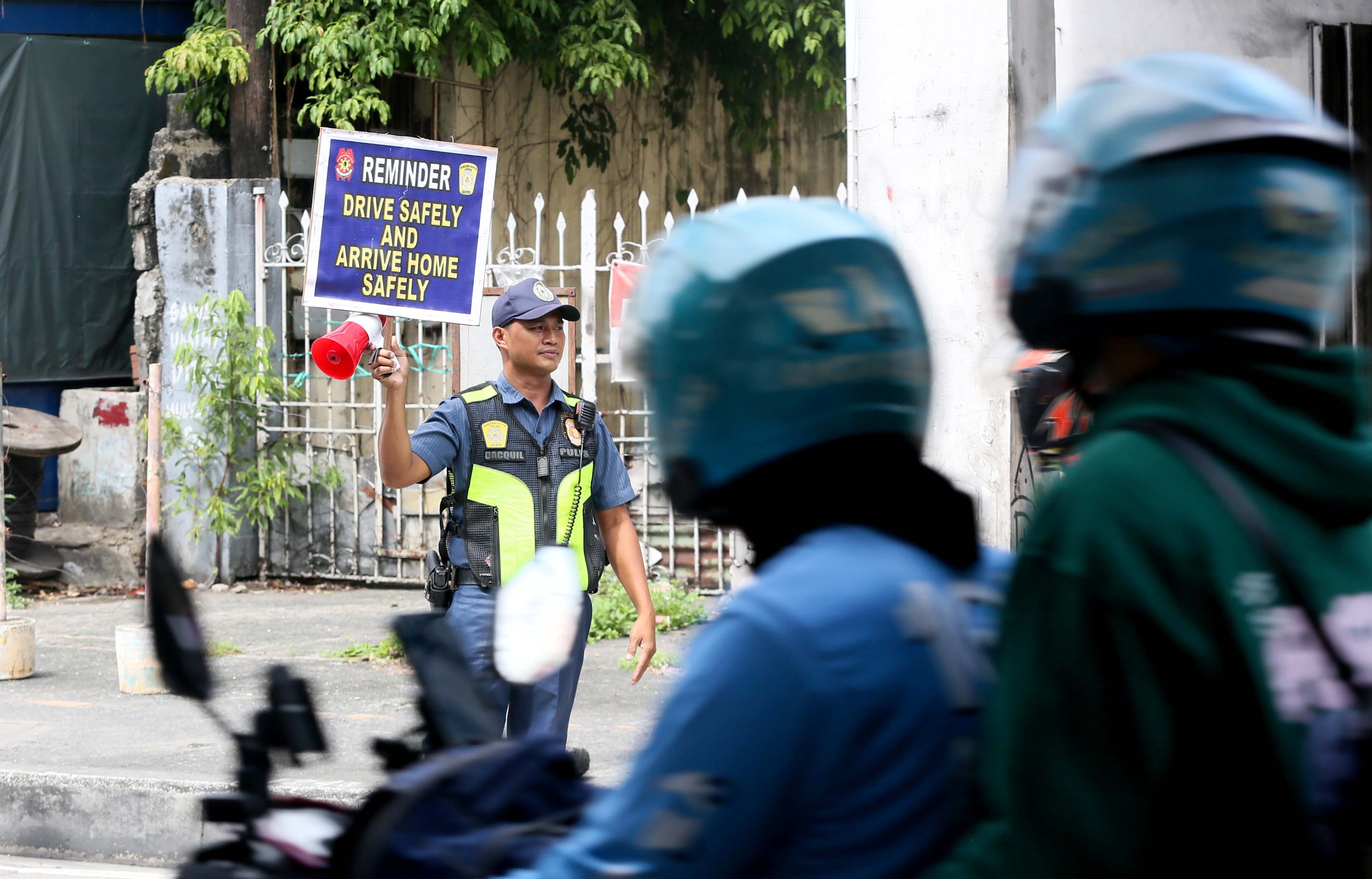 (July 03 2026) QCPD Police personnel seen along Edsa near Magsaysay High school in Quezon City holding a placard a reminder message to the motorist to drive safely and arrive home safely. Senator Bong Go consistently advocates for heightened police visibility and stronger security protocols across public spaces to ensure public safety, deter crime, and protect citizens. Photo/Analy Labor