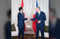 PACIFIC welcome President Ferdinand ‘Bongbong’ Marcos Jr. is greeted by Canadian Prime Minister Mark Carney during arrival honors at the Vancouver Convention Center, as the two leaders’ handshake opens a new chapter in Philippine-Canadian ties.