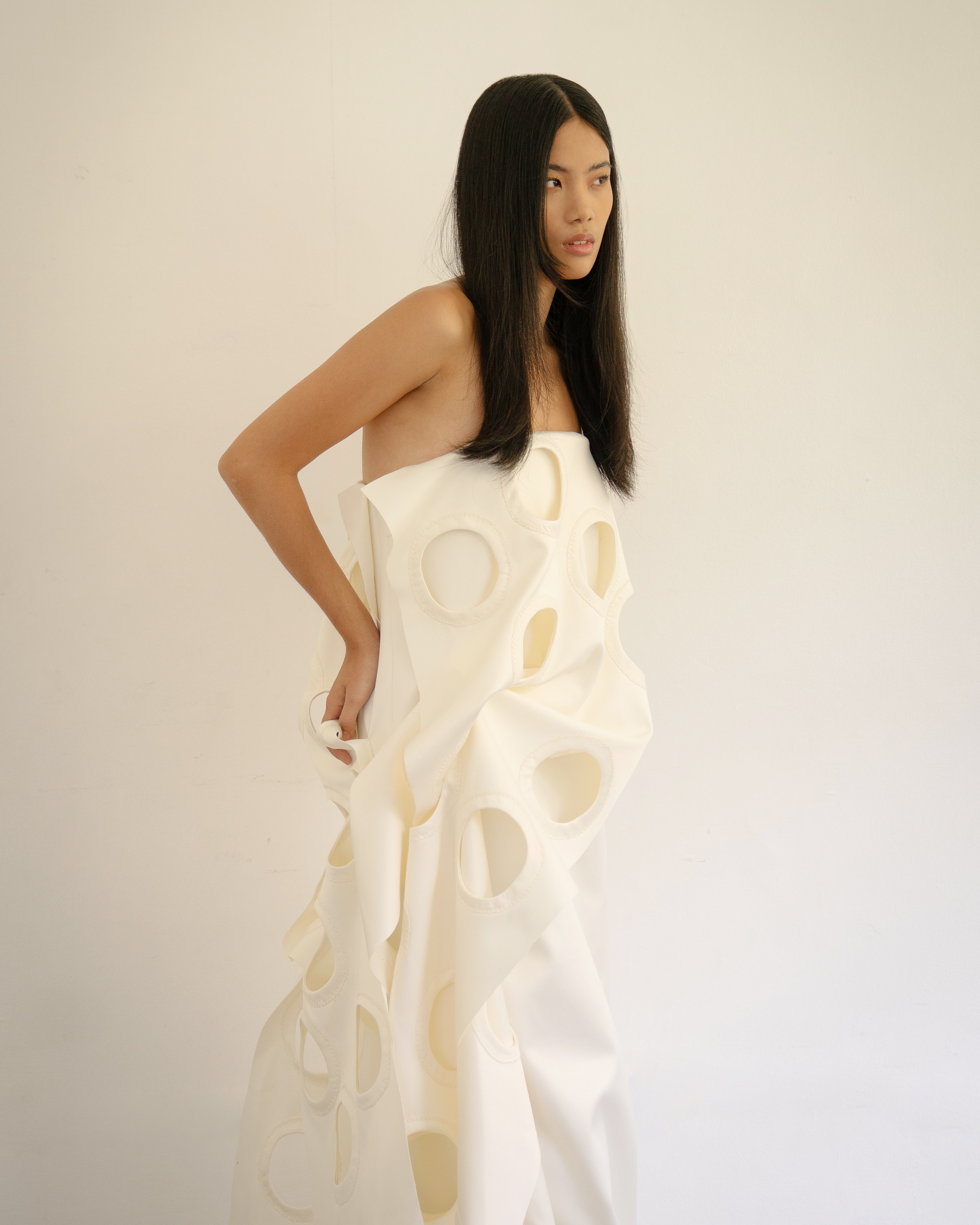 SANDRO dela Pena presents a study of postmodern architecture, materiality and the rhythm of the working woman.