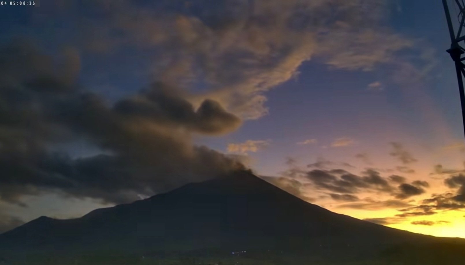 Kanlaon emits ash twice, no recorded ashfall