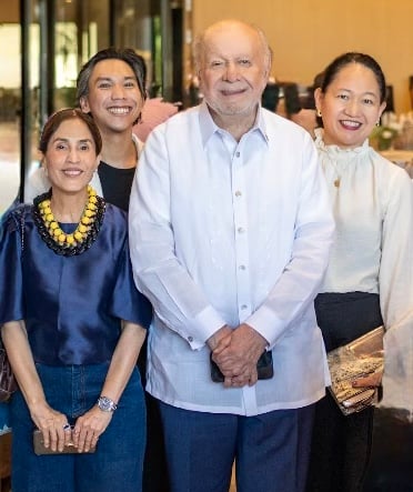 KATE Contemporary’s Mia Y. Marchadesch-Jaranilla, and Joaquín Carlos U. de Jesús, HE Ambassador Philippe Jones Lhuillier and Consul Dyan Kristine Miranda-Pastrana.