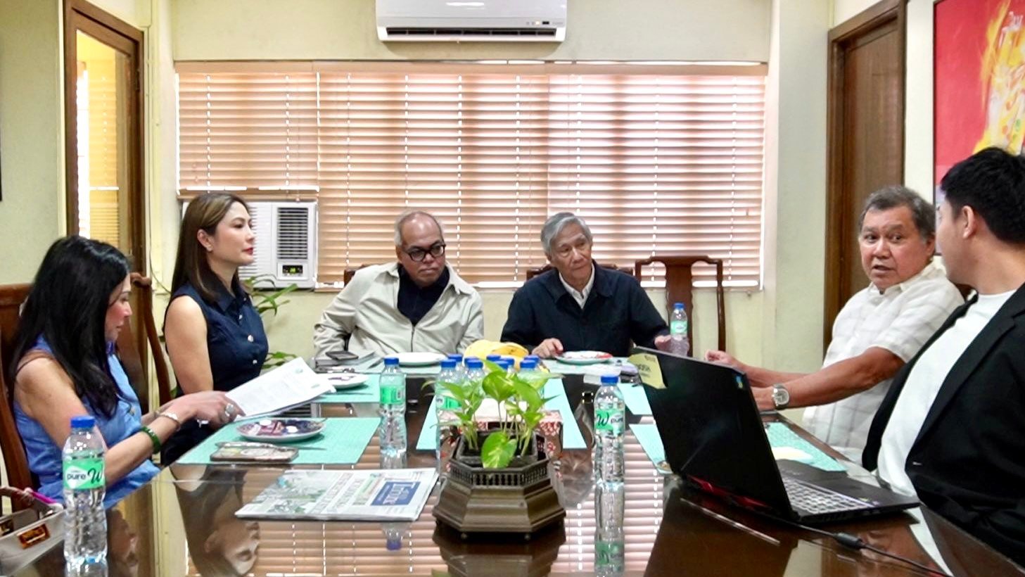 Green blueprint Personalities behind the Green Samar Project discuss the landmark, large-scale nature restoration and carbon-funded conservation initiative during a roundtable at the Daily Tribune. Pictured (from left) are Allana Montelibano, Audax Global project convenor and strategic partner; Karen Gimeno, chief legal counsel of SofCap Partners and Audax Global project convenor and strategic partner; Daily Tribune executive editor Chito Lozada; Daily Tribune Business editor Teddy Montelibano, Benjamin Picardo, president of Samar Bamboo Corp. and Business reporter Mico Virata.