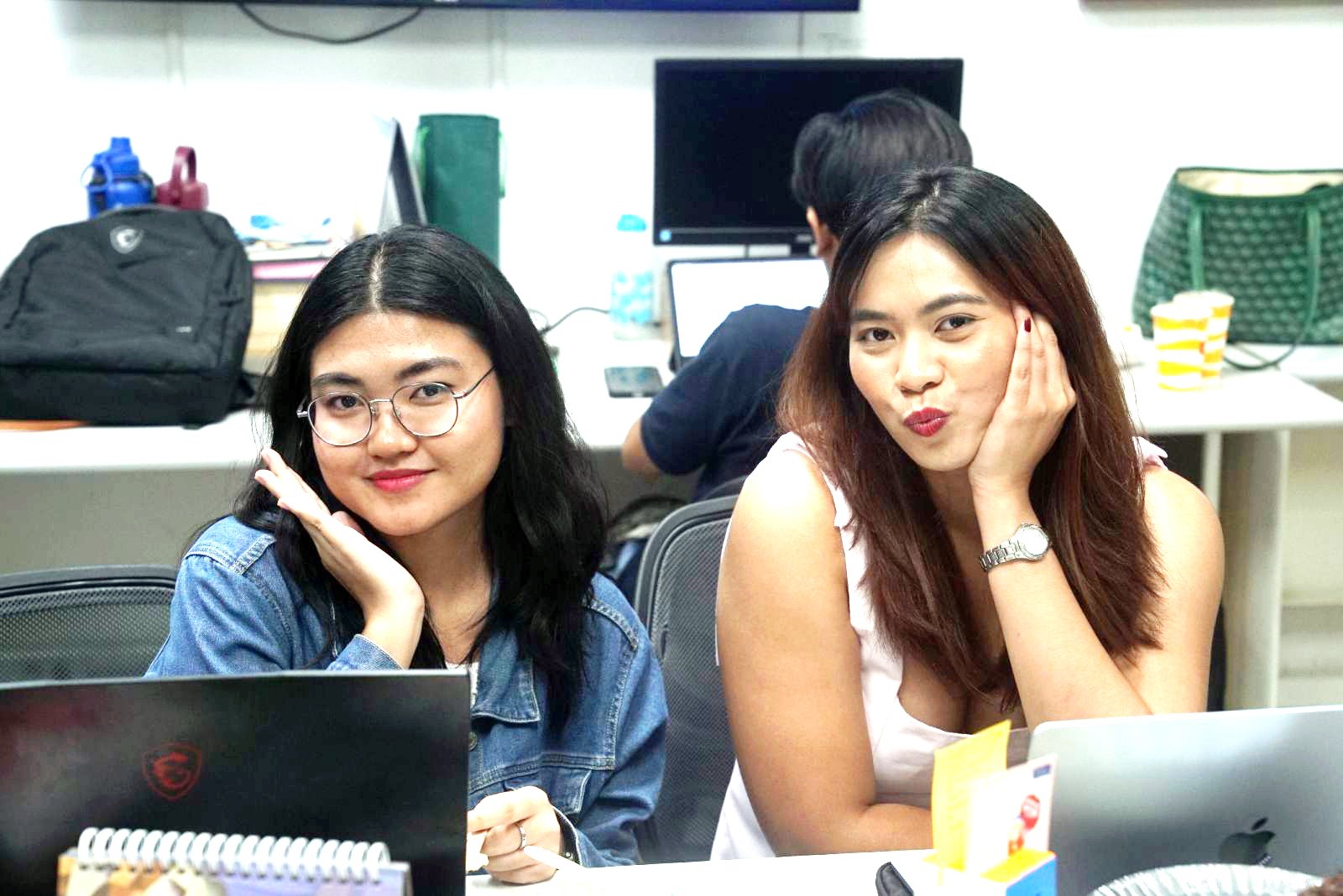 Online staff Chynna Basillaje and Gwen Bergado flaunt the broadsheet’s 26 sweet years.