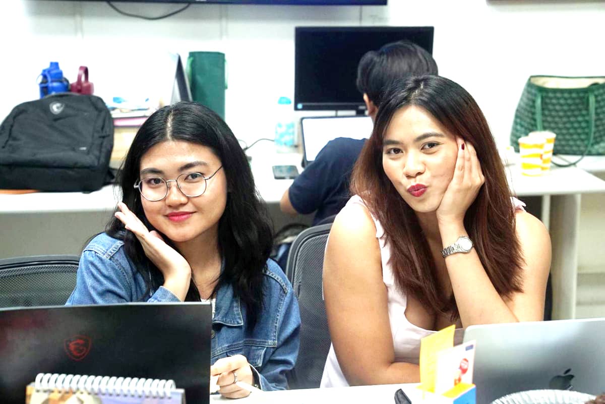 Online staff Chynna Basillaje and Gwen Bergado flaunt the broadsheet’s 26 sweet years.