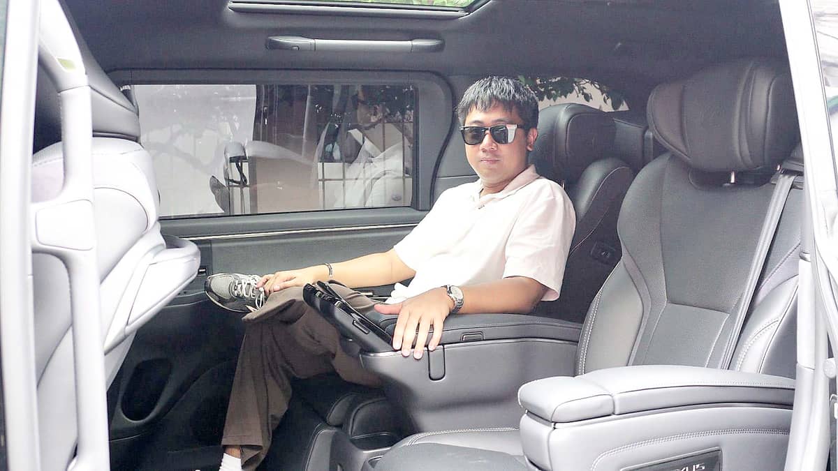 The boss: Toby Magsaysay, the lucky passenger for the day.