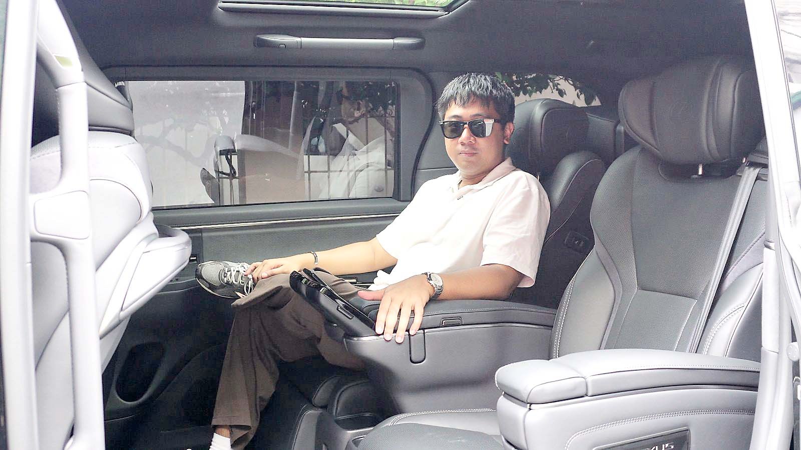 The boss: Toby Magsaysay, the lucky passenger for the day.