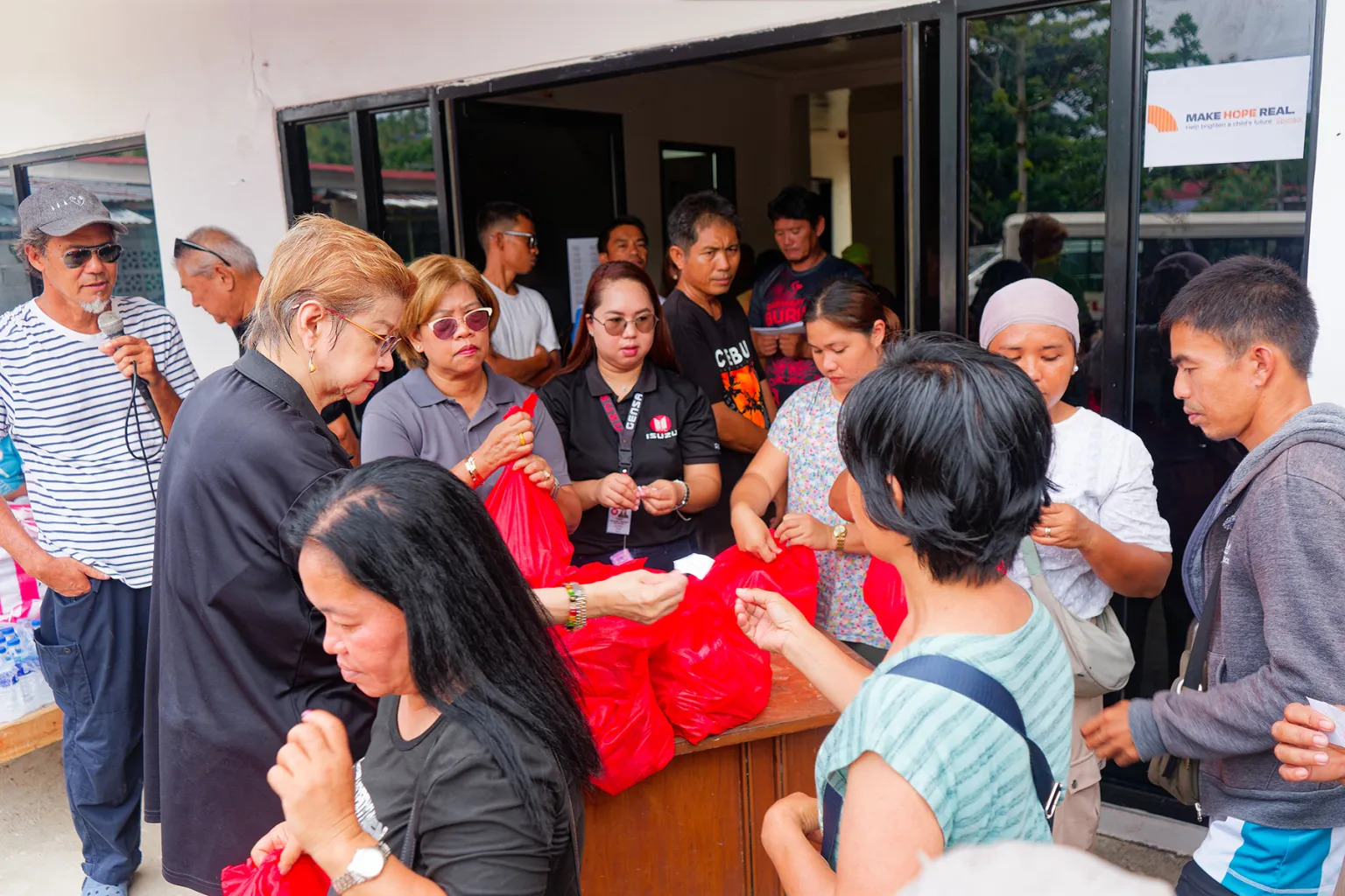 Isuzu delivers relief  for Sarangani earthquake victims
