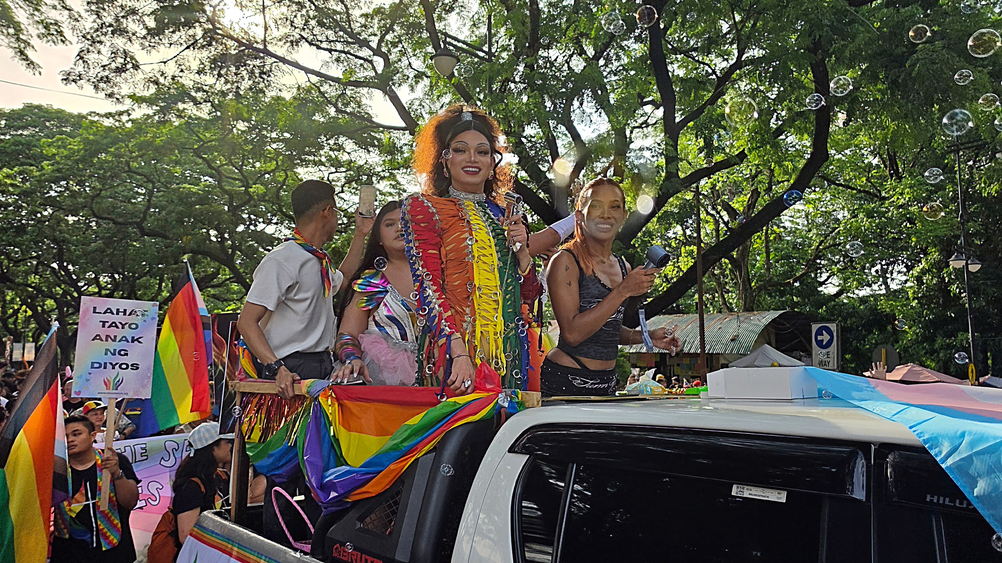 MANY celebrities such as Awra Briguela joined the march.