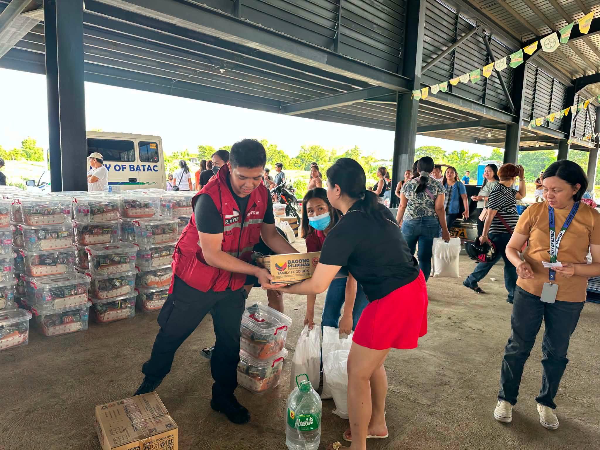 DSWD aids Batac Market fire victims