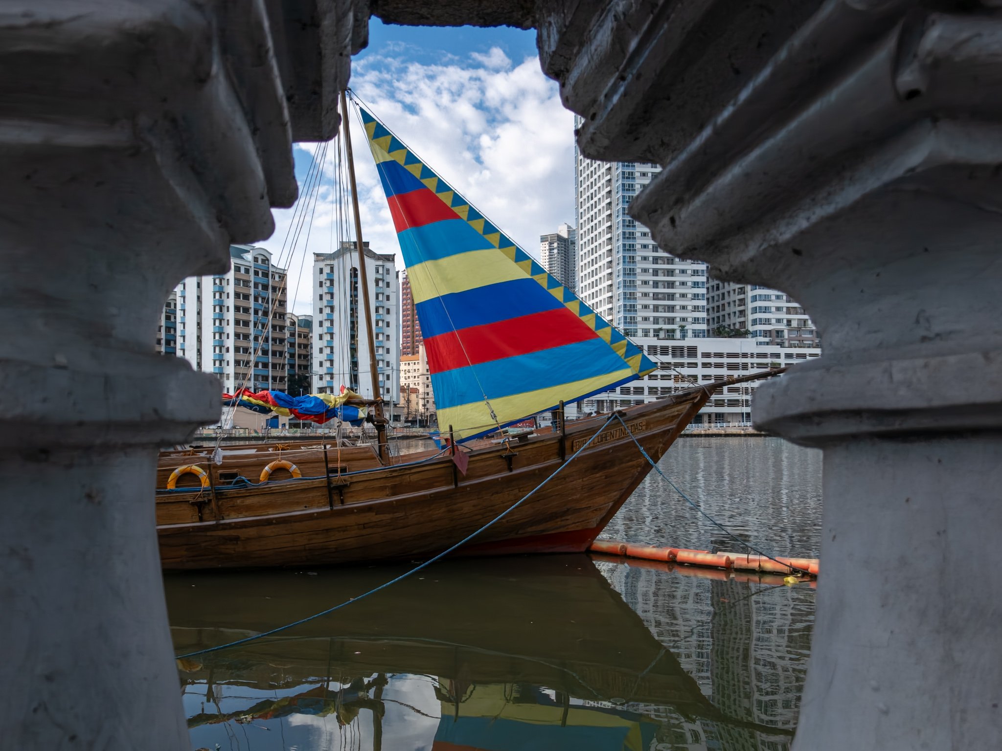 B/B Florentino Das is berthed at the Pasig River Esplanade in Manila, creating a striking contrast between a traditional vessel and the modern high-rise buildings of the San Nicolas district. One of its most notable expeditions took place in the West Philippine Sea in 2024, when it sailed from Butuan City to Palawan before reaching Pag-asa Island in the contested waters of the West Philippine Sea.