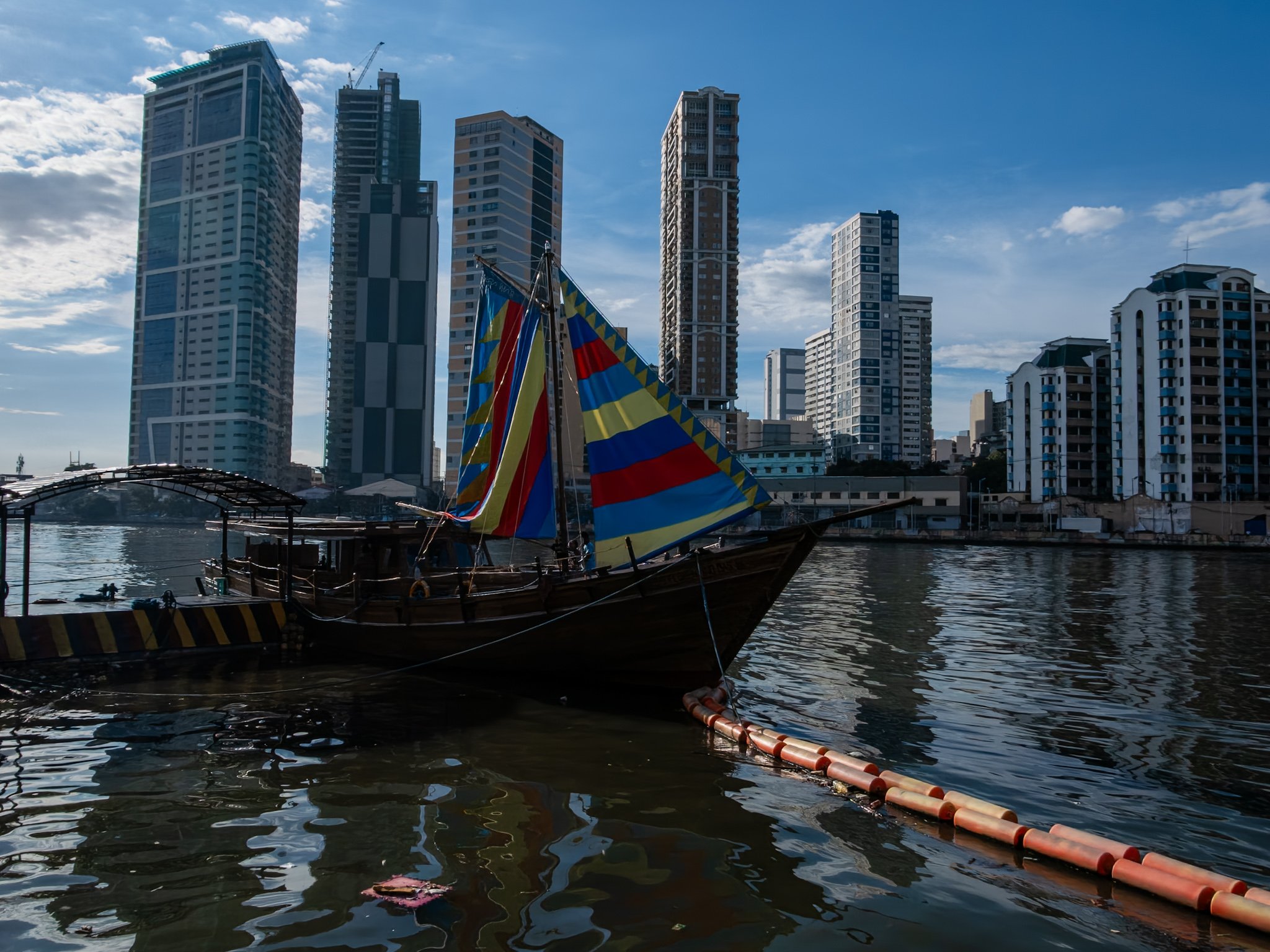 B/B Florentino Das is berthed at the Pasig River Esplanade in Manila, creating a striking contrast between a traditional vessel and the modern high-rise buildings of the San Nicolas district. One of its most notable expeditions took place in the West Philippine Sea in 2024, when it sailed from Butuan City to Palawan before reaching Pag-asa Island in the contested waters of the West Philippine Sea.