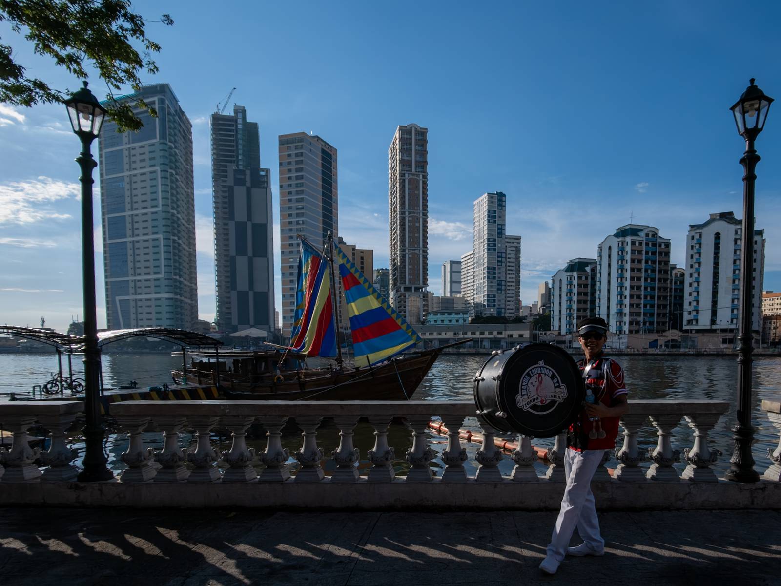 B/B Florentino Das is berthed at the Pasig River Esplanade in Manila, creating a striking contrast between a traditional vessel and the modern high-rise buildings of the San Nicolas district. One of its most notable expeditions took place in the West Philippine Sea in 2024, when it sailed from Butuan City to Palawan before reaching Pag-asa Island in the contested waters of the West Philippine Sea.