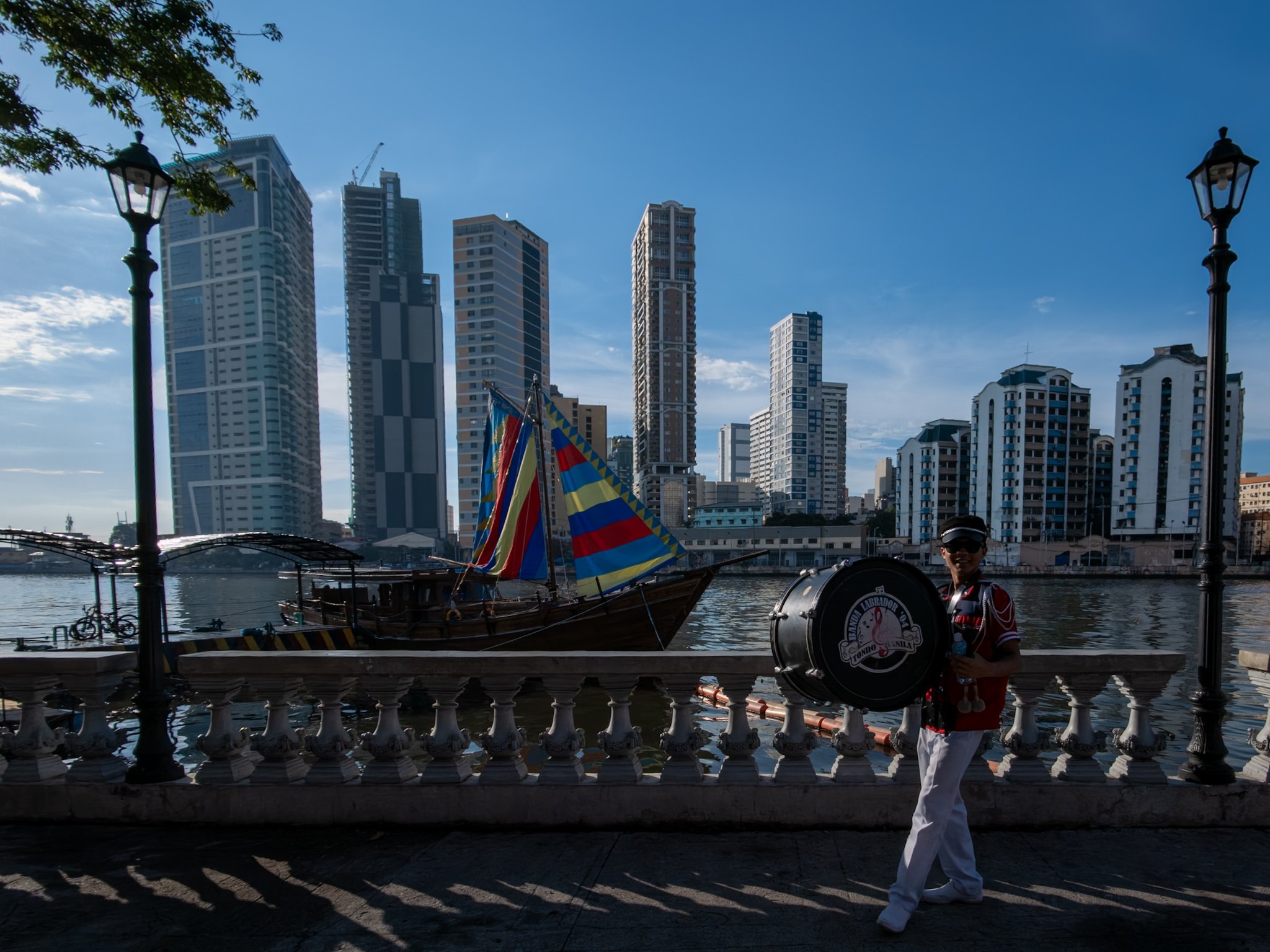 B/B Florentino Das is berthed at the Pasig River Esplanade in Manila, creating a striking contrast between a traditional vessel and the modern high-rise buildings of the San Nicolas district. One of its most notable expeditions took place in the West Philippine Sea in 2024, when it sailed from Butuan City to Palawan before reaching Pag-asa Island in the contested waters of the West Philippine Sea.