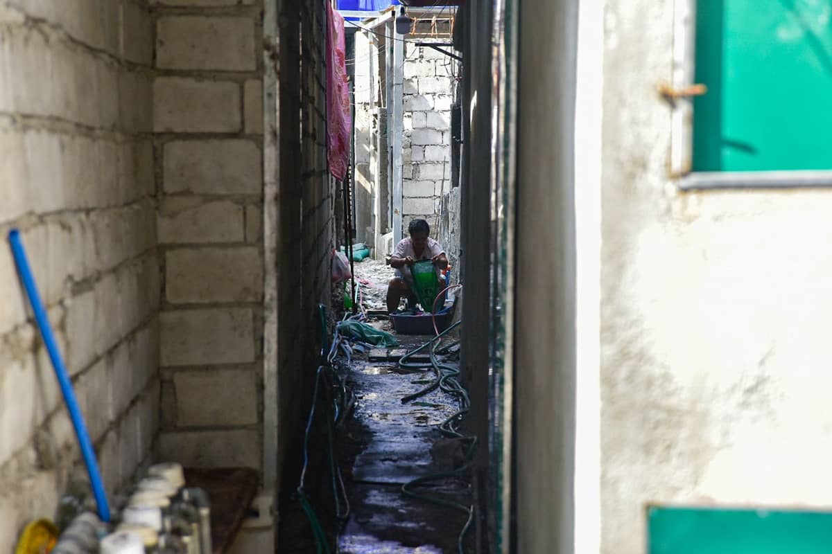 Residents of Baranggay 262, Zone 24, Mayhaligue, Tondo in Manila puts up barricades for an impending demolition to displace 400 famlies in the area. l Zedrich Xylak Madrid