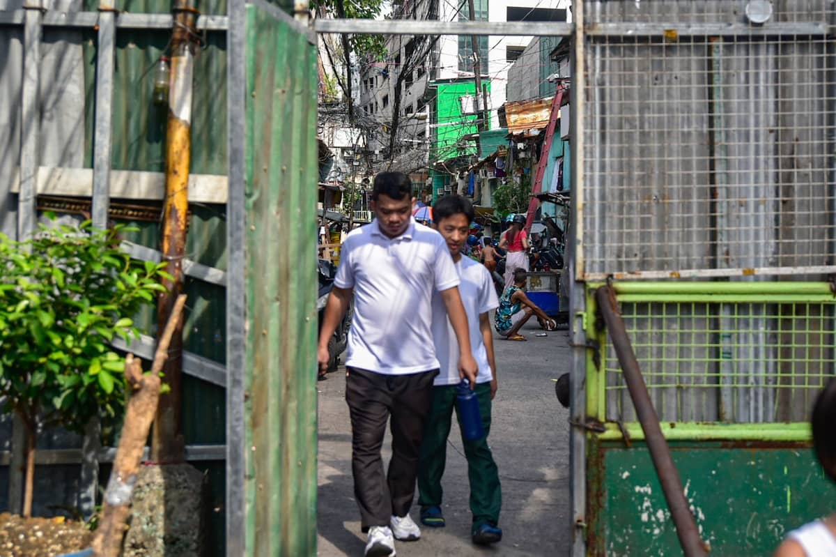 Residents of Baranggay 262, Zone 24, Mayhaligue, Tondo in Manila puts up barricades for an impending demolition to displace 400 famlies in the area. l Zedrich Xylak Madrid