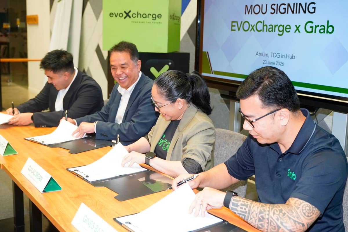 The strategic partnerships with leading EV charging providers in the country lower the per-kWh charging cost for driver-partners by as much as 45%.  [L-R]  EVOxCharge Business Development Head Rafael Camacho, Vice President and General Manager Derrick Tolentino, Grab Financial Group Philippines Country Head CJ Lacsican, General Manager for GrabCar and Mobility Solutions Gines Barot.