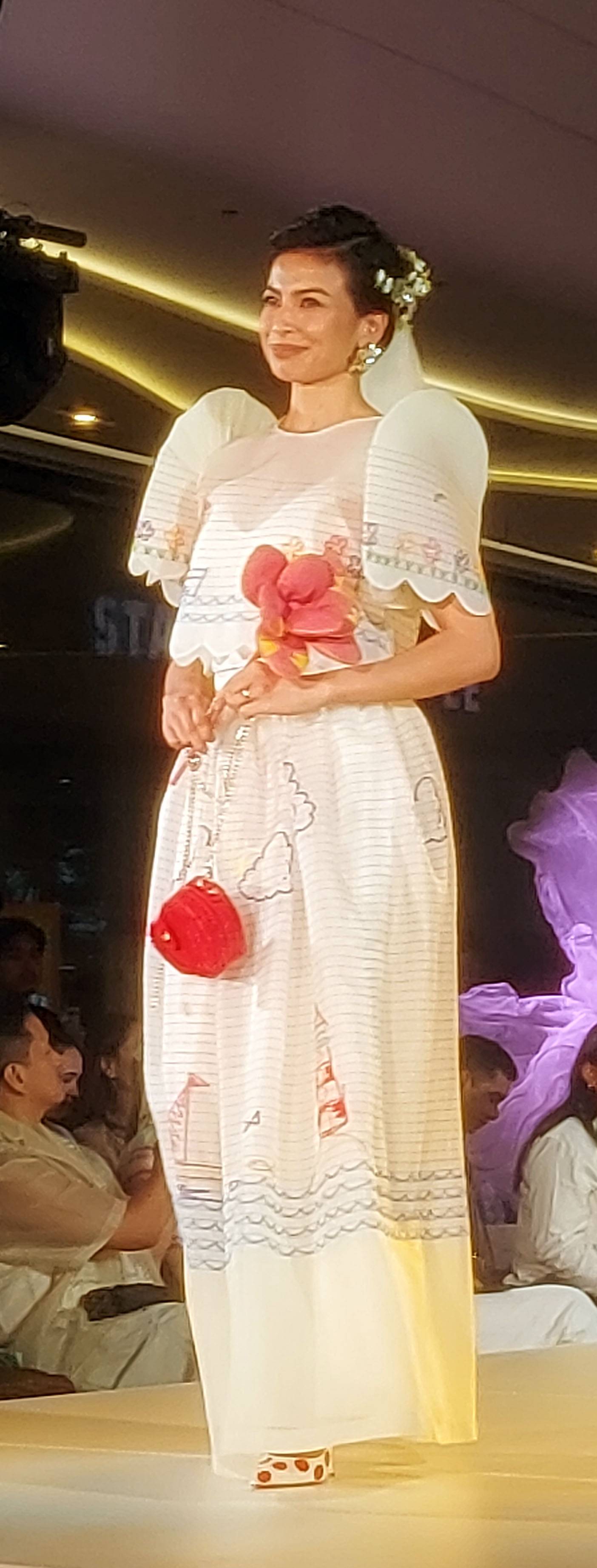 Actress Glaiza de Castro in a modern Filipiniana wedding dress.